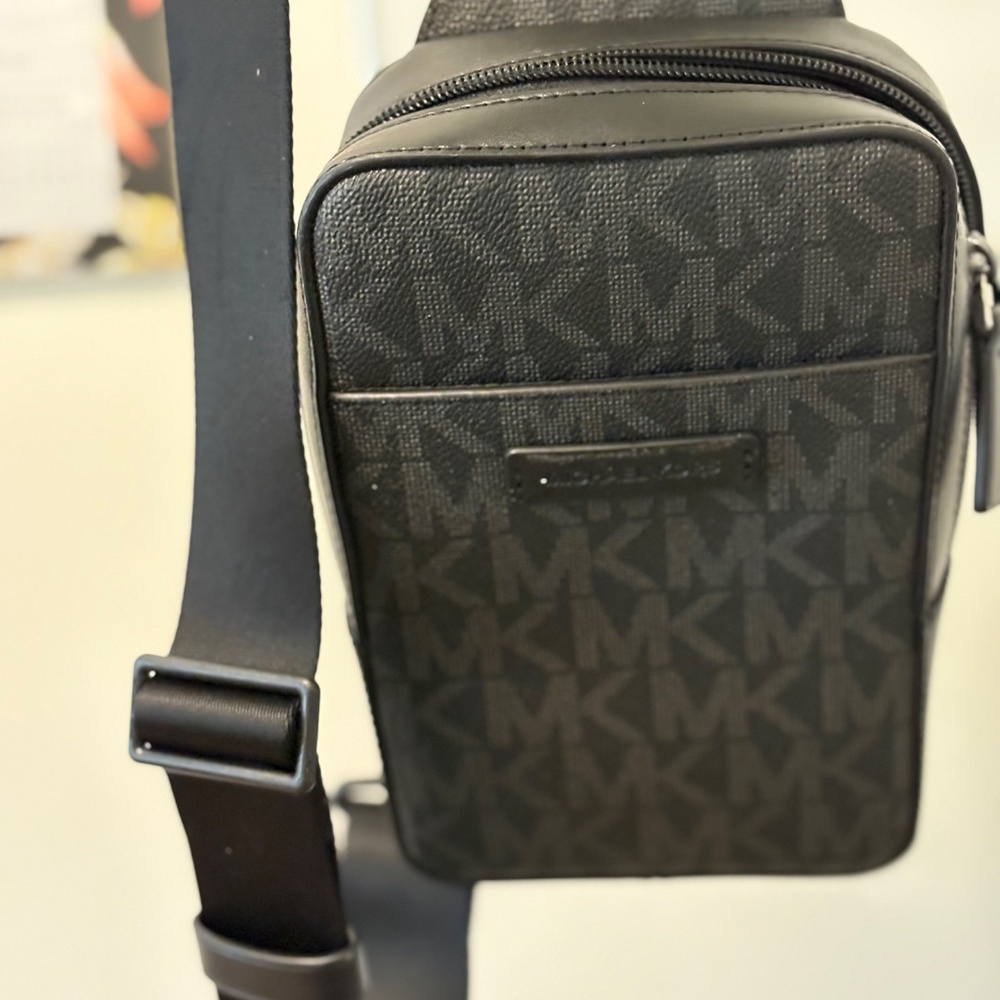 Purses - Picture 5 of 7